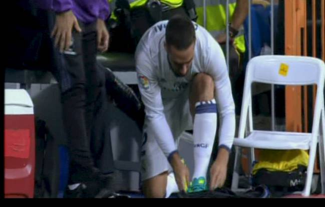 While Carvajal gets dressed, Villarreal win their penalty