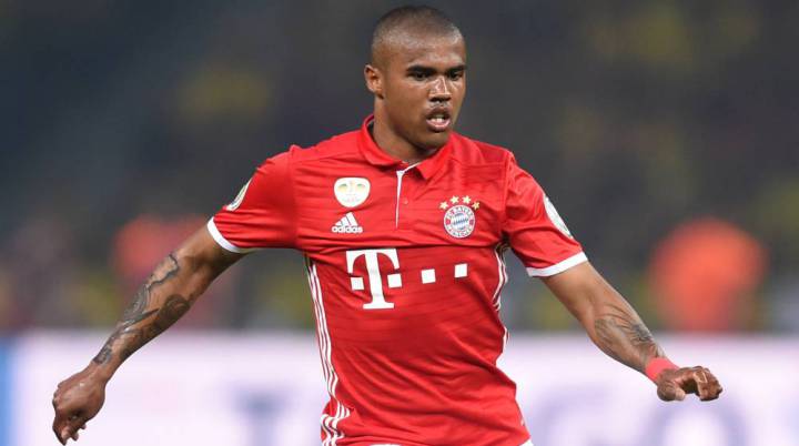 Douglas Costa celebrates Real goals at Dortmund on Twitter