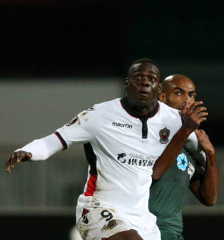 Sick Balotelli scores again for Nice, before nearly vomiting