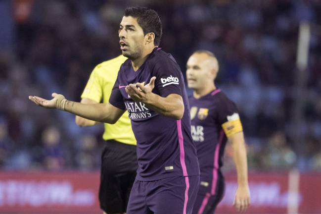 Where's my new contract? Luis Suárez appears to ask