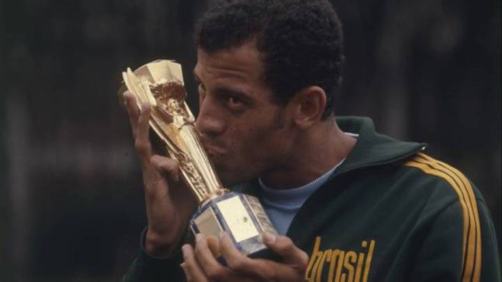 Iconic Brazil captain Carlos Alberto dies aged 72