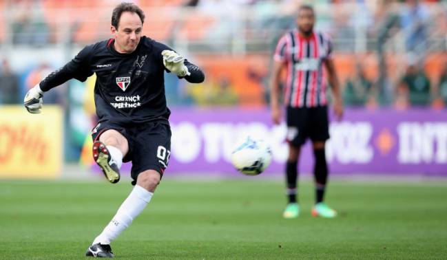 Rogerio Ceni stops off in Sevilla to take tips from Sampaoli