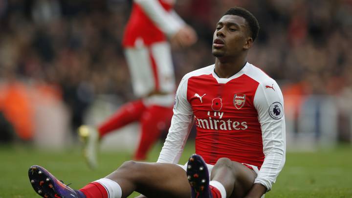 Arsenal's Alex Iwobi looks dejected after missing a chance