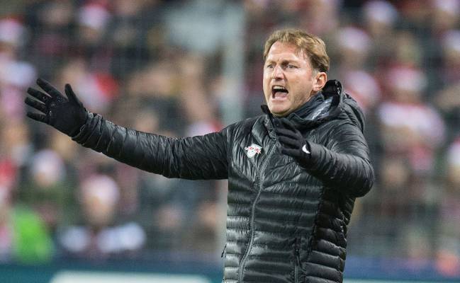 Leipzig's head coach Ralph Hasenhuettl on the touchline.