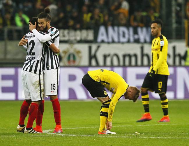 Frankfurt players Timothy Chandler and Michael Hector