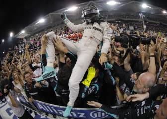 Rosberg takes Formula One title from Hamilton