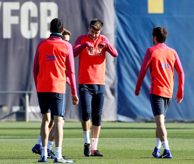 Gerard Pique gestures during a training session prior to "El Clasico" against Real Madrid.