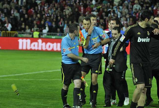 Clos Gomez after being struck by a bottle after Real Madrid beat Granada at the Nuevo Los Carmenes.
