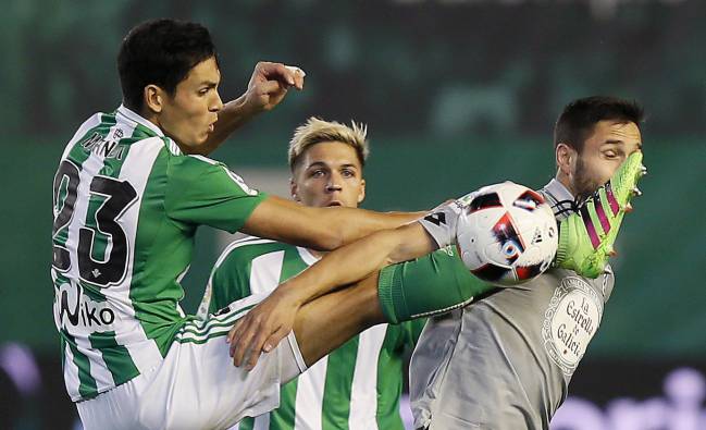 Real Betis defender Aissa Mandi