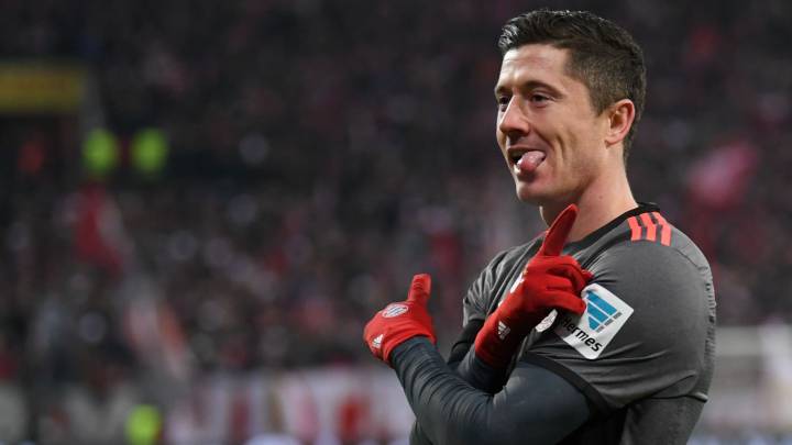Lewandowski fires Bayern back to the Bundesliga summit