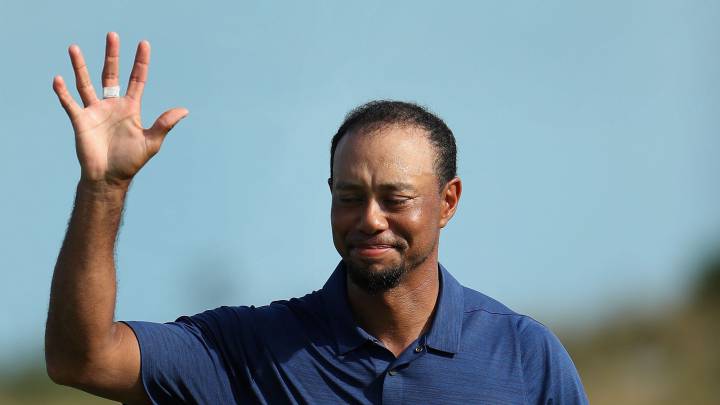 Tiger Woods scores flawless 65 in second round back since return