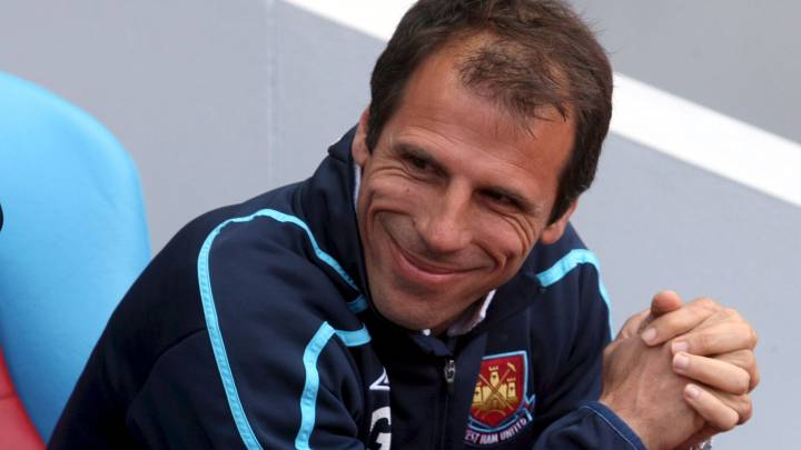 Gianfranco Zola durante su etapa como entrenador del West Ham.