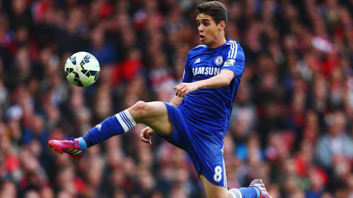 Oscar of Chelsea controls the ball during the Barclays Premier League match