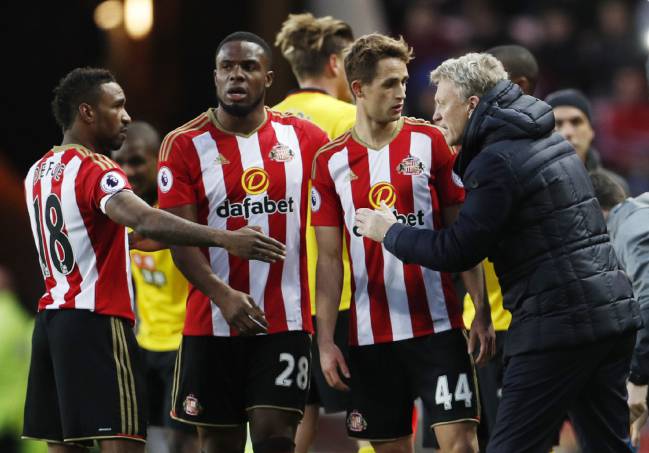 Sunderland manager David Moyes with Sunderland's Jermain Defoe, Victor Anichebe and Adnan Januzaj.