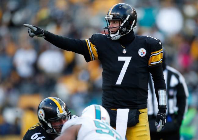 Ben Roethlisberger of the Pittsburgh Steelers calls a play at the line of scrimmage during the third quarter against the Miami Dolphins