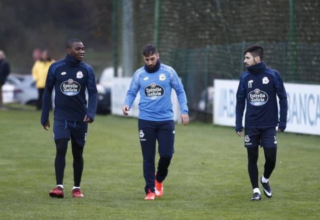 Ola John trains with his new Depor teammates