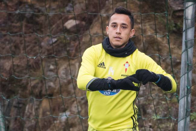 Fabian Orellana training for Celta Vigo