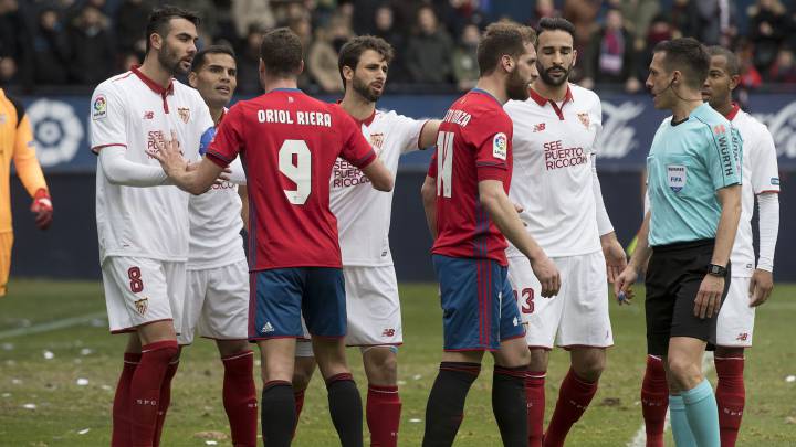 Osasuna players to referee: "Put on your Sevilla shirt!"