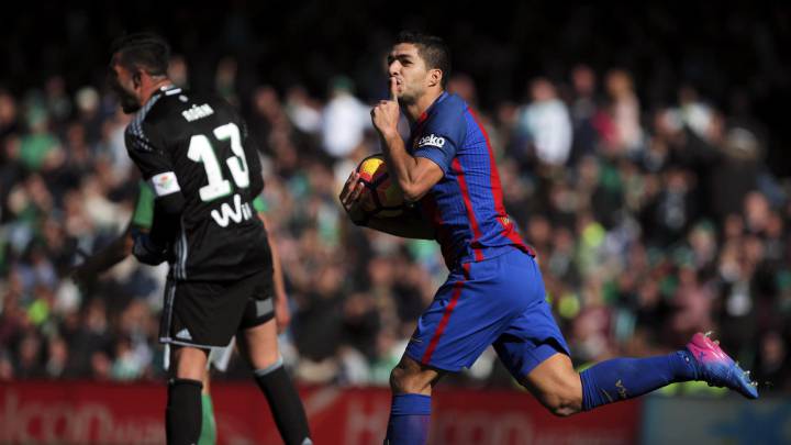 Barcelona's Luis Suarez celebrates scoring their first goal.