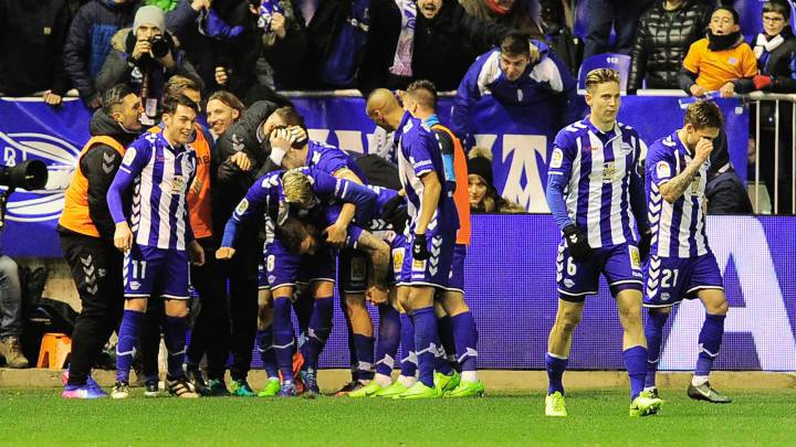 Deportivo Alaves players celebrate after scoring their first goal during the Spanish Copa del Rey (King's Cup) semi final