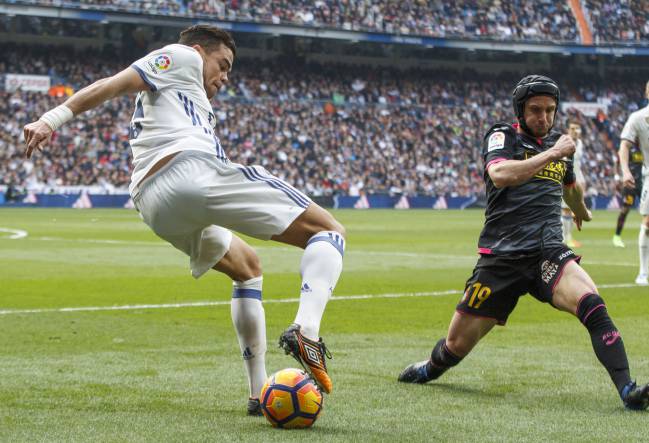 Martín Sendoa, an agent for Nicolas Otamendi was interviewed by Radio Continental and he suggested that Real Madrid is his client's next destination despite being happy at Real Madrid.