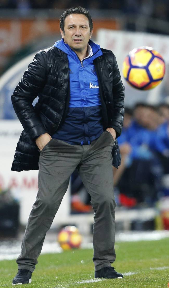 Eusebio keep an eye on things during the Real Sociedad - Eibar clash on Tuesday night.