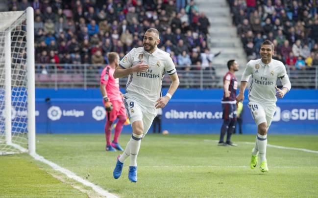 Benzema celebrates scoring against Eibar.