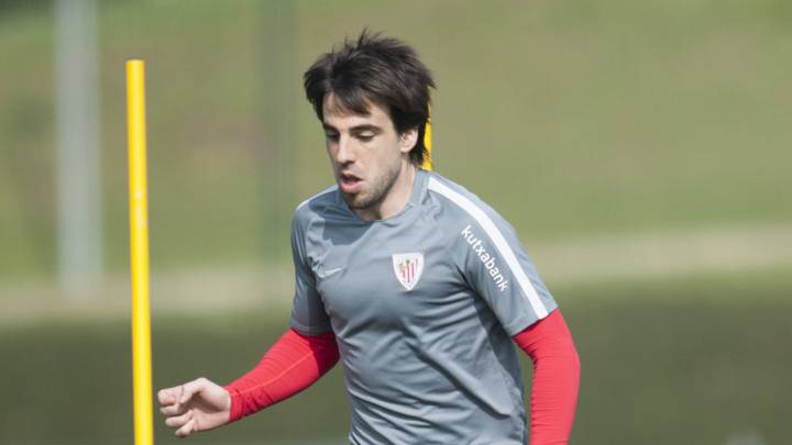 Alejandro Remiro was rushed to hospital on Wednesday after teammate Beñat Extebarria struck him on the head with a fierce shot in pre-Real Madrid training
