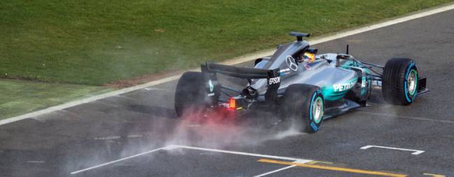 McLaren speak to Mercedes about engine supply