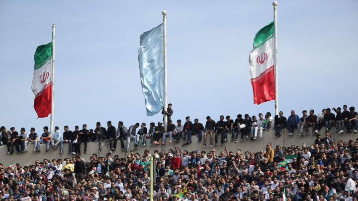 Esteghlal FC have been fined $51,000 after fans flashed laser beams at opposing players and referees during AFC Champions League games.