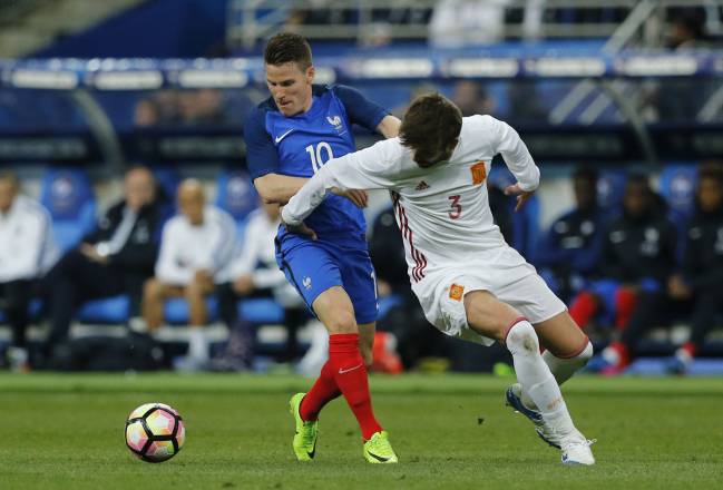 Rested after Spain duty | France's Kevin Gameiro in action with Barça's Gerard Pique.