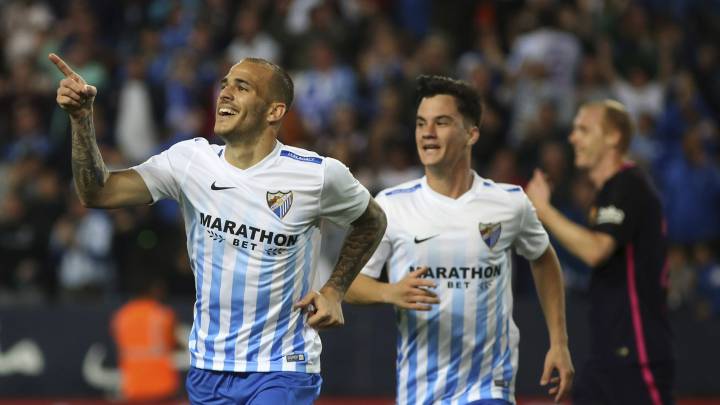Barcelona stutter to a 2-0 defeat to Málaga, with both goals from incisive counter attacks. Sandro and Jony scored, as Real Madrid stay 3 points ahead