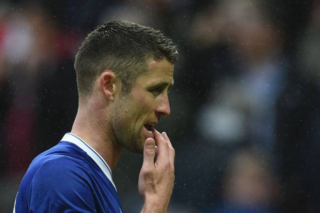 Chelsea's English defender Gary Cahill leaves the pitch at the English Premier League football match