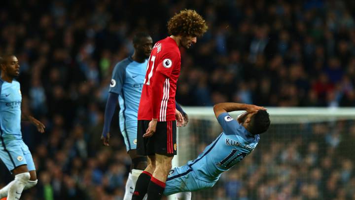 A dominant Manchester City failed to put 10-man rivals Manchester United to the sword, with Aguero coming close on many occasions. Fellaini saw red.