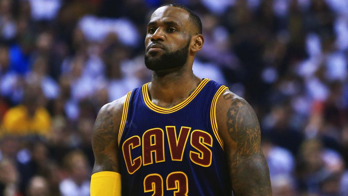 LeBron leads Cavs again, Spurs edge ahead