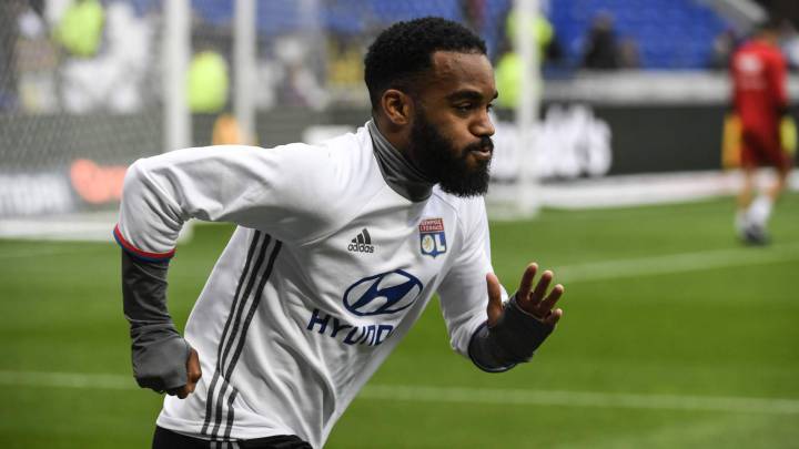 Lyon v Ajax team news: Star striker Alexandre Lacazette starts as Lyon look to turn the Europa League semi-final in France, Ajax bring in Viergever.