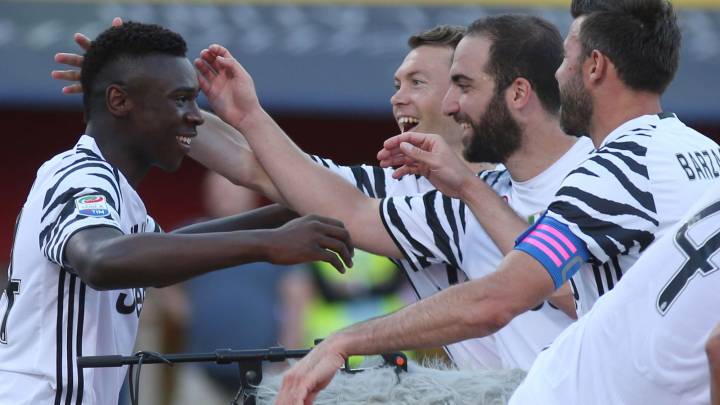 Juventus' forward from Italy Moise Kean (L) celebrates