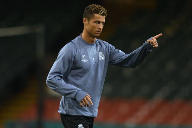 Real Madrid coach Zinedine Zidane spoke to the media ahead of the Champions League final against Juventus, but was coy on whether Bale or Isco will start.