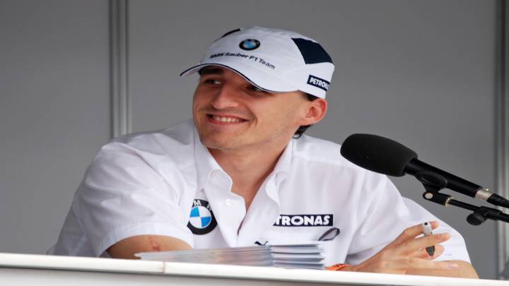 Polish driver Robert Kubica drove a Renault at Valencia's Ricardo Tormo circuit, six years after a rally driving accident partially severed his forearm.