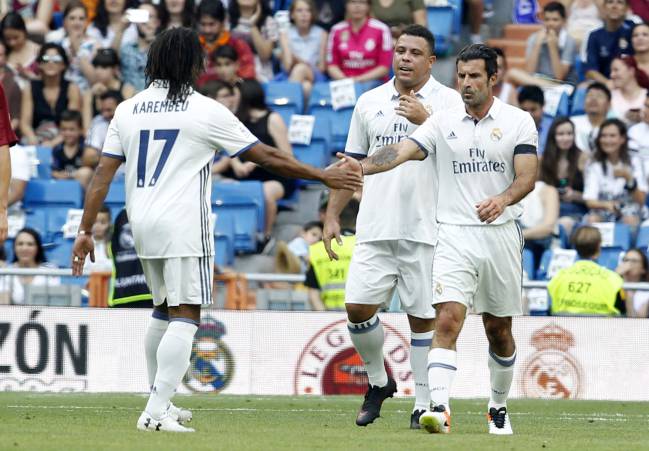 Figo, Ronaldo and Karembeu at the Classic Match.
