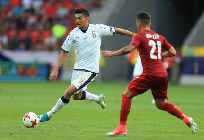 Lorenzo Pellegrini of Italy shoots during the UEFA European Under-21 Championship Group C match against Czech Republic.