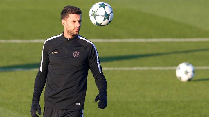 Thiago Motta signs one-year extension with Paris Saint-Germain
