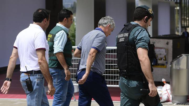 Angel Maria Villar, his son, Gorka, and two others have been arrested as part of an investigation into corruption in football. This comes two days before the RFEF assembly.