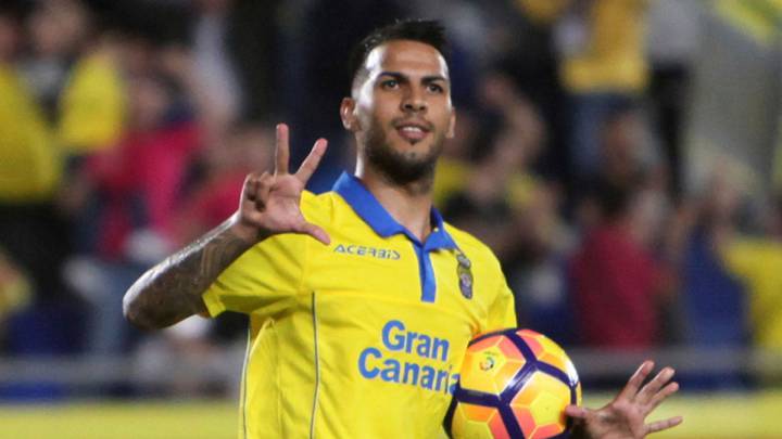 Swansea launch 25 million euro bid for Jonathan Viera
