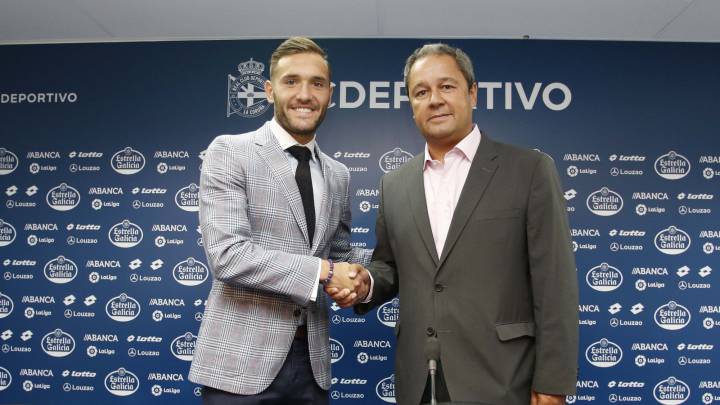 According to La Voz de Galicia, the player is unhappy with Arsenal's decision to hand his shirt to Lacazette, and wants to return to his hometown club.