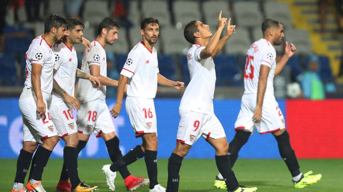 Napoli beats 9-man Nice 2-0, closes in on Champions League Napoli beats 9-man Nice 2-0, closes in on Champions League