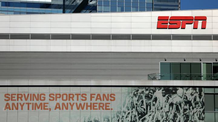 Sportscaster Robert Lee pulled from Virginia game amid racial tension in America