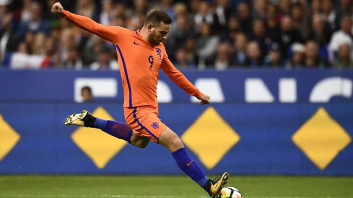 Fenerbahce take Vincent Janssen off Spurs' hands