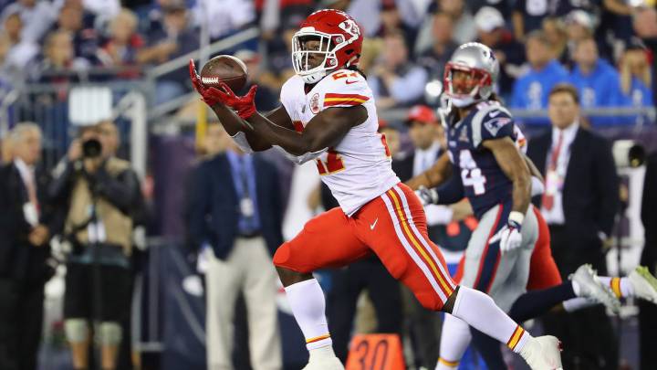 Brady, Patriots stunned as Chiefs romp to upset
