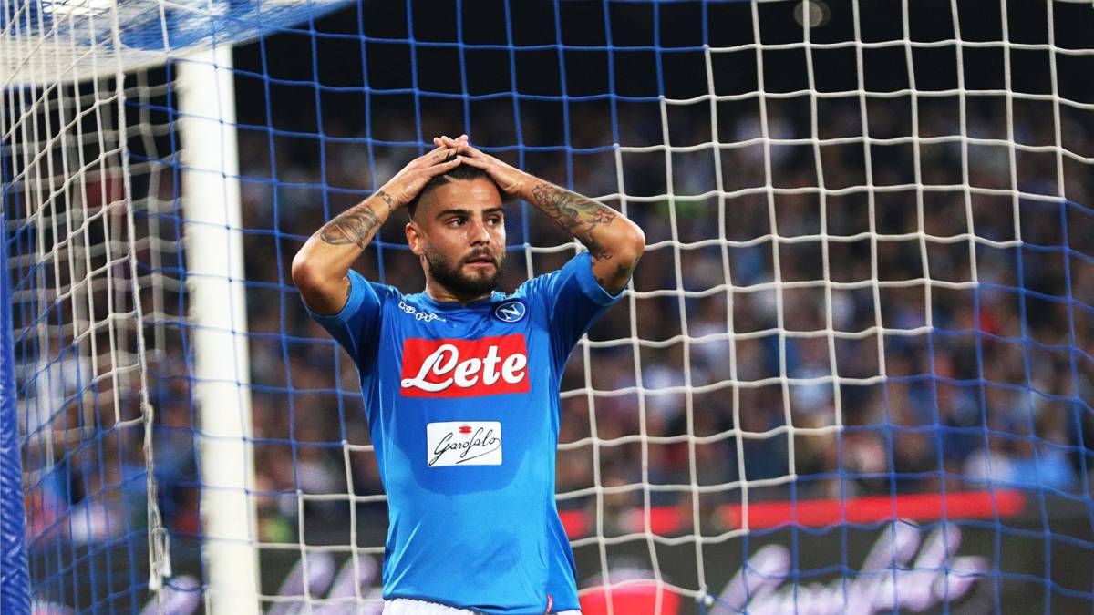 Napoli's Lorenzo Insigne reacts during the Italian Serie A soccer match between SSC Napoli and Inter Milan